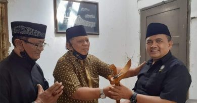 silaturahim ketua umum psht ke sesepuh madiun
