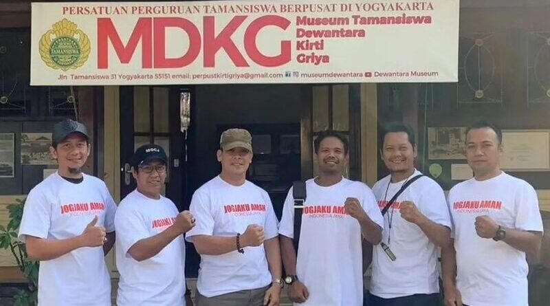 psht dan brajamusti kerja bakti