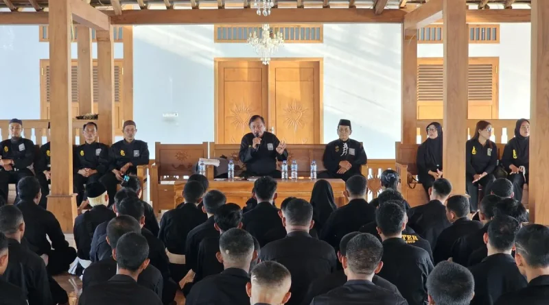 500-Warga-SH-Terate-dari-9-Cabang-Ziarah-ke-Makam-Pendiri-dan-Kunjungi-Padepokan-Agung-Madiun