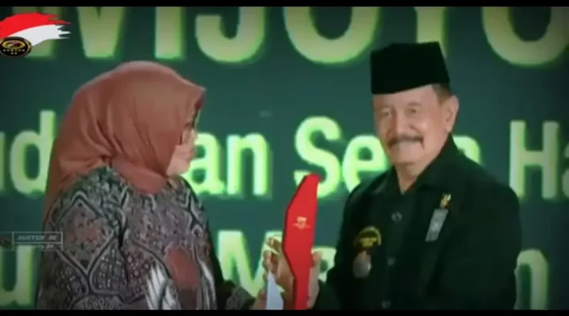 r. moerdjoko raih penghargaan cnn indonesia awards 2025