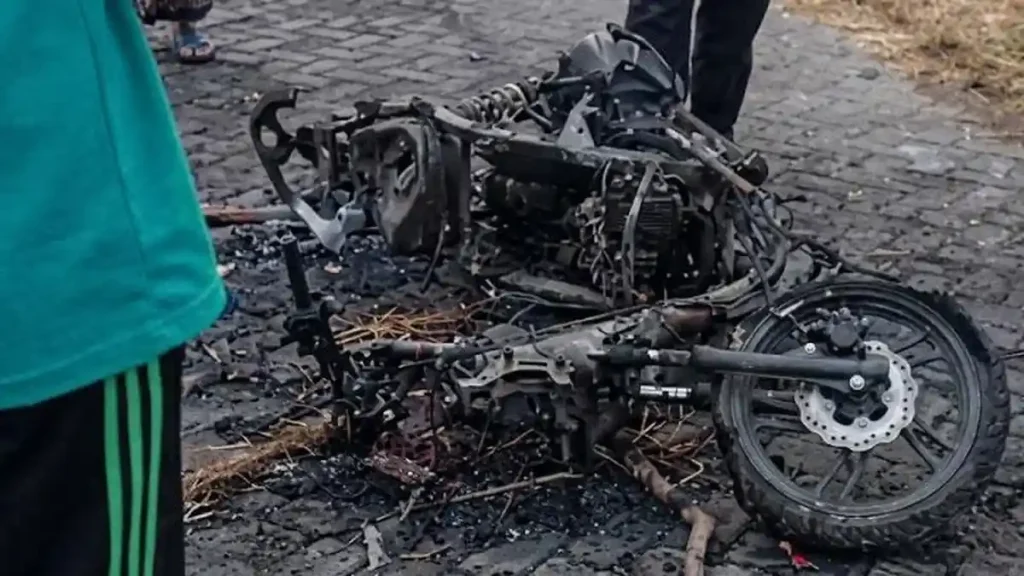Motor-dibakar-saat-bentrokan-dua-perguruan-silat-di-Tulungagung
