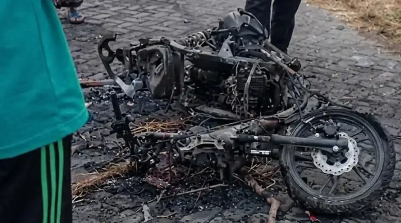 Motor-dibakar-saat-bentrokan-dua-perguruan-silat-di-Tulungagung